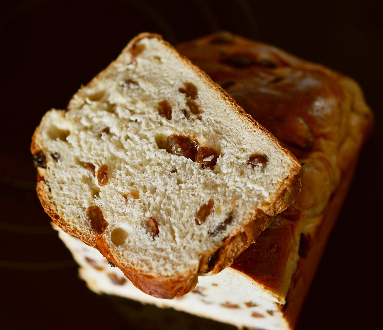 chec, loaf, raisins