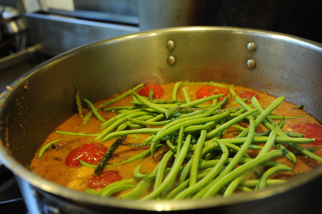 green bean soup, tomatos, fasole