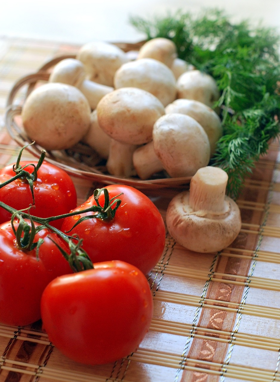 mushrooms, tomatoes, greens, ciuperci, retete